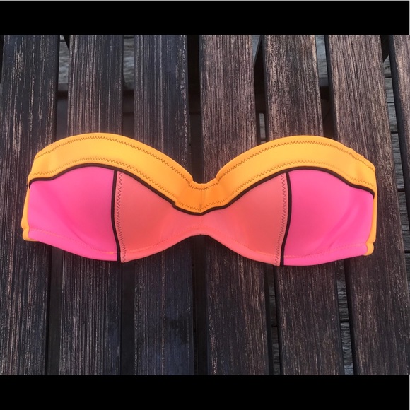 Victoria’s Secret Bikini - Picture 2 of 3